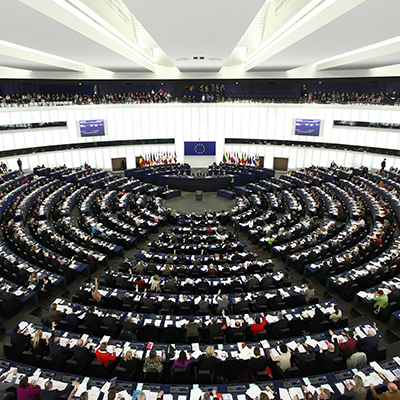 12.03.2014 - Strasburgo, Eurodeputati votano durante una seduta plenaria del Parlamento europeo .