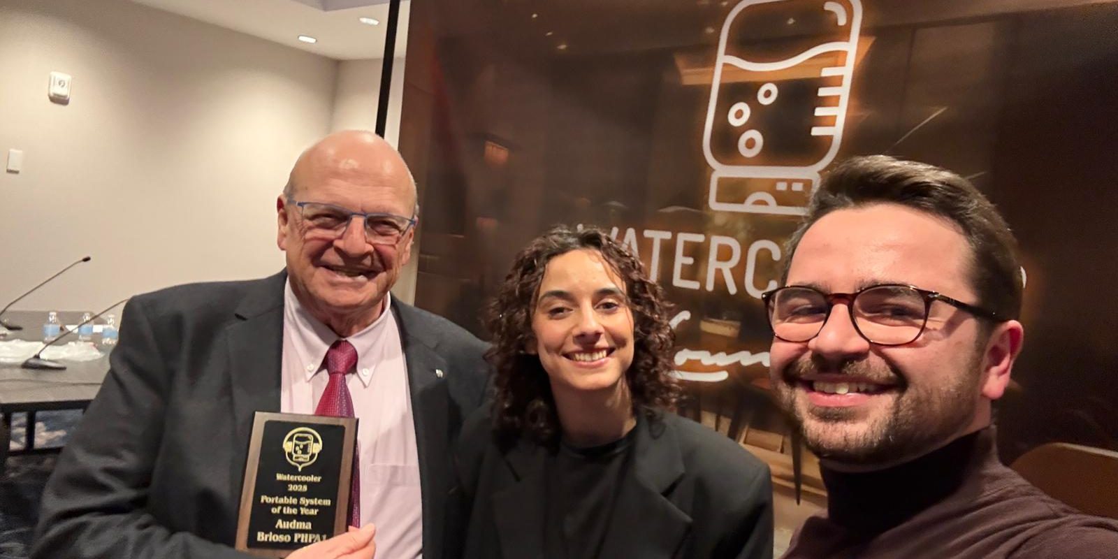 Cesare Mattoli, fondatore e general manager di Hi-Tech Solutions, con Miriana Maltempi, responsabile marketing, e Michelangelo Mattoli, artistic manager: il team dell’azienda premiata per il sistema Brioso PHPA1 dalla community Watercooler.