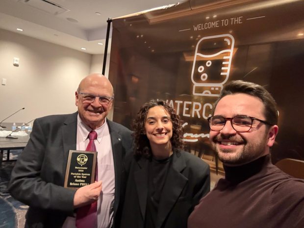 bfbfc200-ffe0-4e72-969b-fad4fafc98ce Cesare Mattoli, fondatore e general manager di Hi-Tech Solutions, con Miriana Maltempi, responsabile marketing, e Michelangelo Mattoli, artistic manager: il team dell’azienda premiata per il sistema Brioso PHPA1 dalla community Watercooler.