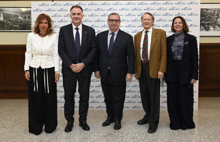 Emanuele Orsini insieme ai partecipanti dell'evento “India–Italy: Business Partner, Brighter Future”