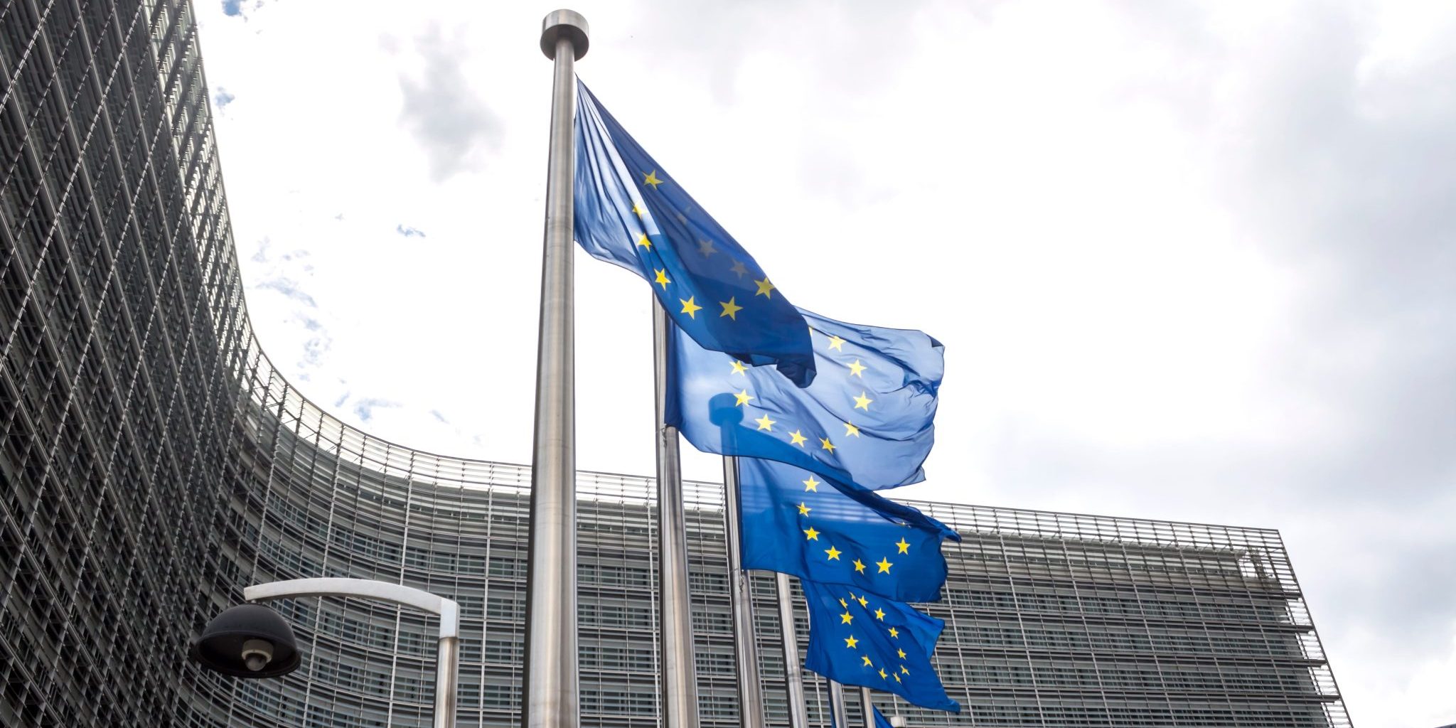 165465037_l La sede della Commissione europea a Bruxelles, al centro del dibattito sulla revisione dell'ETS e sul futuro della competitività industriale europea.