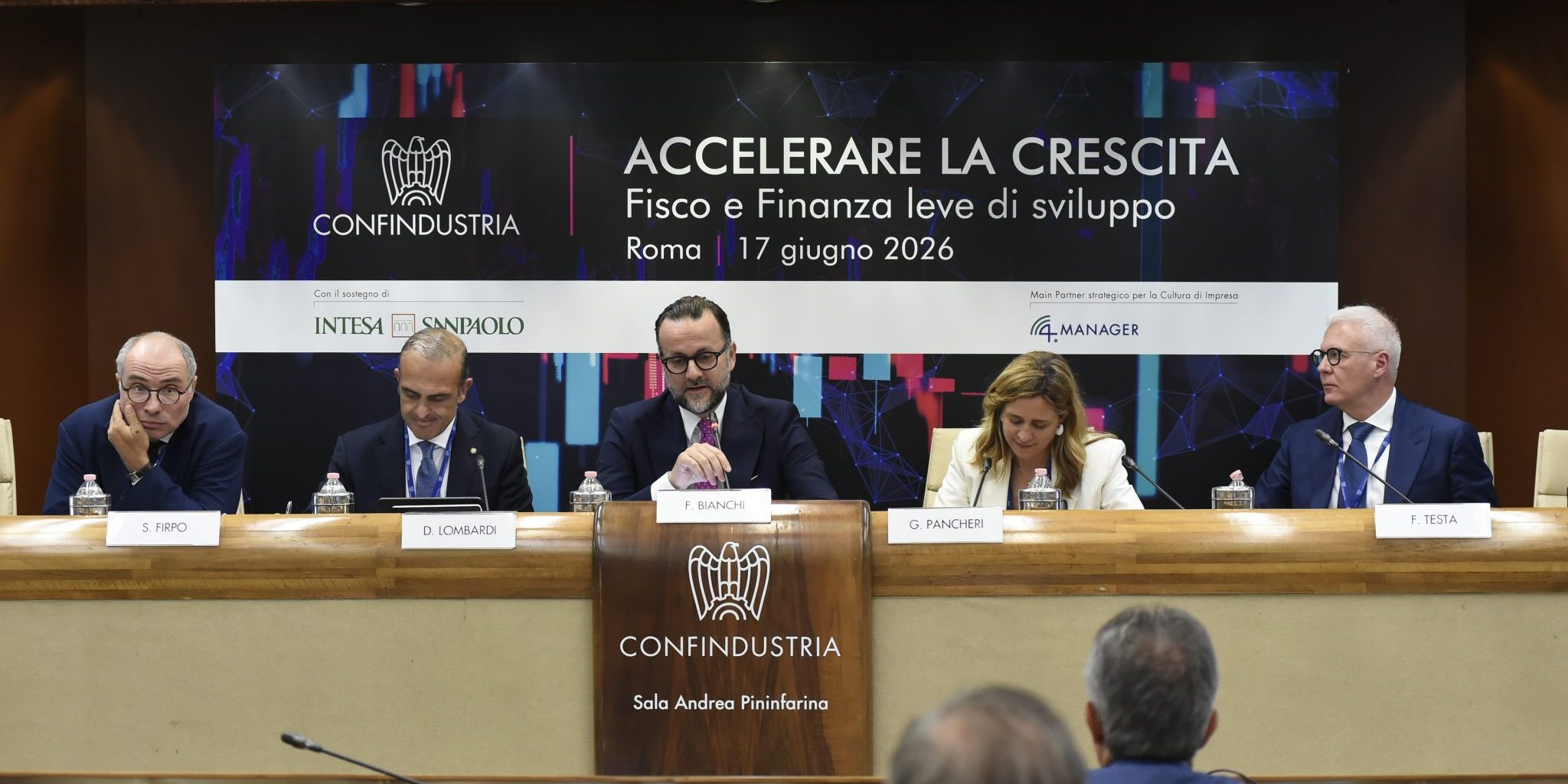 Fausto Bianchi, Presidente di Piccola Industria Confindustria, durante il panel "Traiettorie di crescita. Le leve del fisco e della finanza". Con lui, da sinistra, Stefano Firpo, Direttore Generale Assonime, Domenico Lombardi, Amministratore Delegato Fondo Italiano d'Investimento, la giornalista di Sky TG24 Giovanna Pancheri, moderatrice dell'evento, e Fabrizio Testa, Amministratore Delegato di Borsa Italiana.