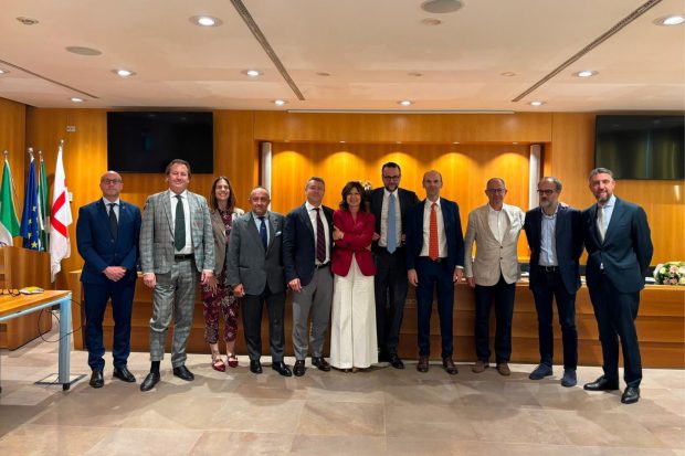 Claudia Sartirani, al centro, neoeletta presidente della Piccola Industria di Confindustria Lombardia, insieme a Fausto Bianchi, presidente di Piccola Industria Confindustria, e ai componenti del nuovo Comitato regionale.