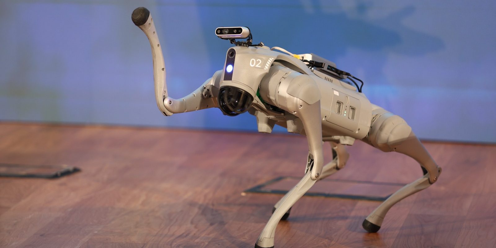 Il cane robot sul palco di ROCK 2026 durante la presentazione di Roxy, l’AI agent di RetImpresa, alla Giornata dell’Open Collaboration. Il cane robot sul palco di ROCK 2026 durante la presentazione di Roxy, l’AI agent di RetImpresa, alla Giornata dell’Open Collaboration.
