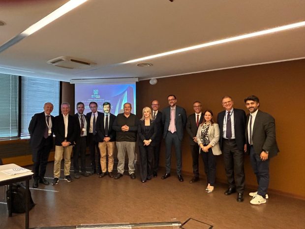 Gianluca Spallotta, quinto da sinistra, in occasione dell’Assemblea di RetImpresa che lo ha eletto presidente per il quadriennio 2026-2030. Gianluca Spallotta, quinto da sinistra, in occasione dell’Assemblea di RetImpresa che lo ha eletto presidente per il quadriennio 2026-2030.